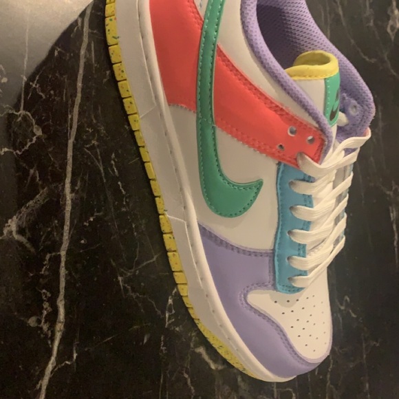 nike easter dunks - Picture 3 of 4